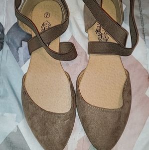 Casual around the ankle flats new without tags